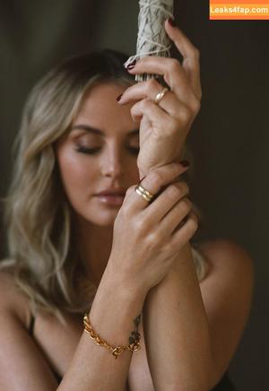 Whitney Rose photo #0005