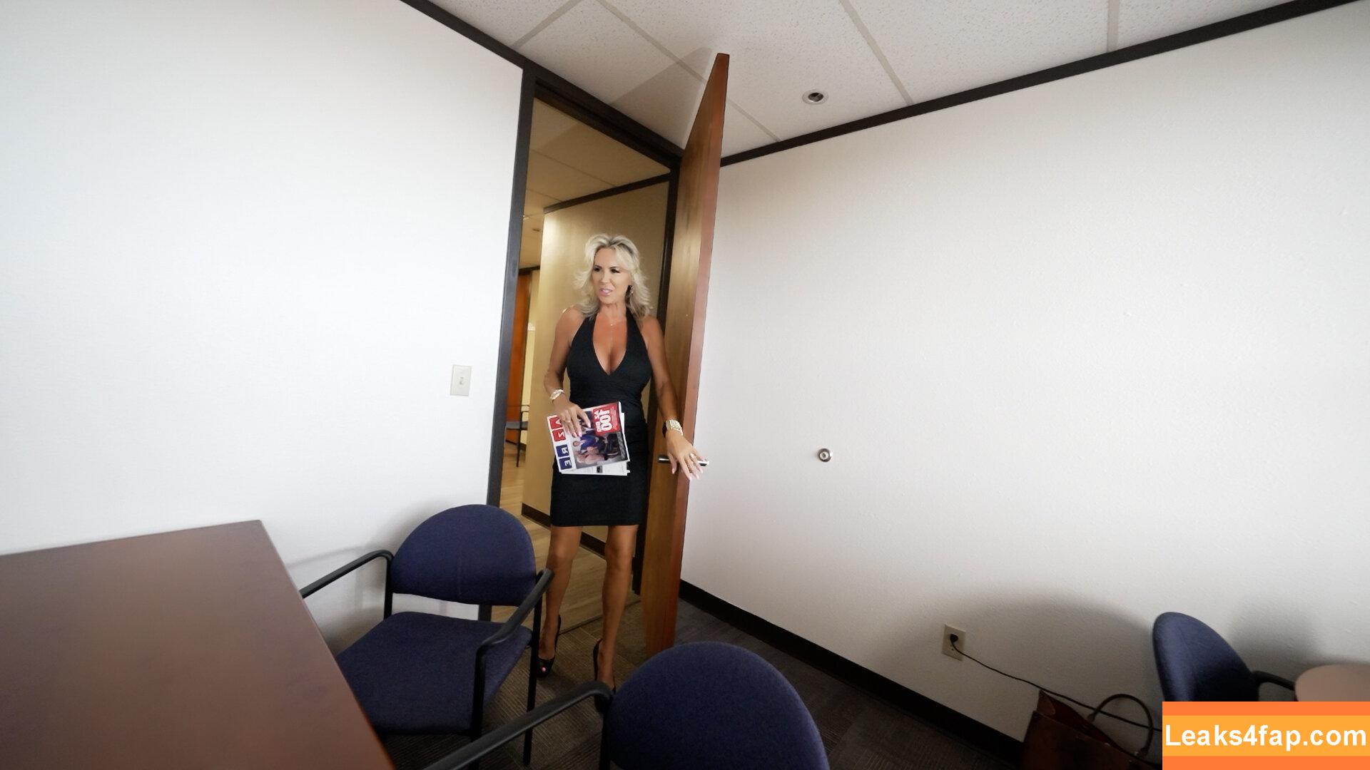 Wifey's World / Sandra Otterson / certified_wifeysworld / wifeysworld leaked photo photo #1015