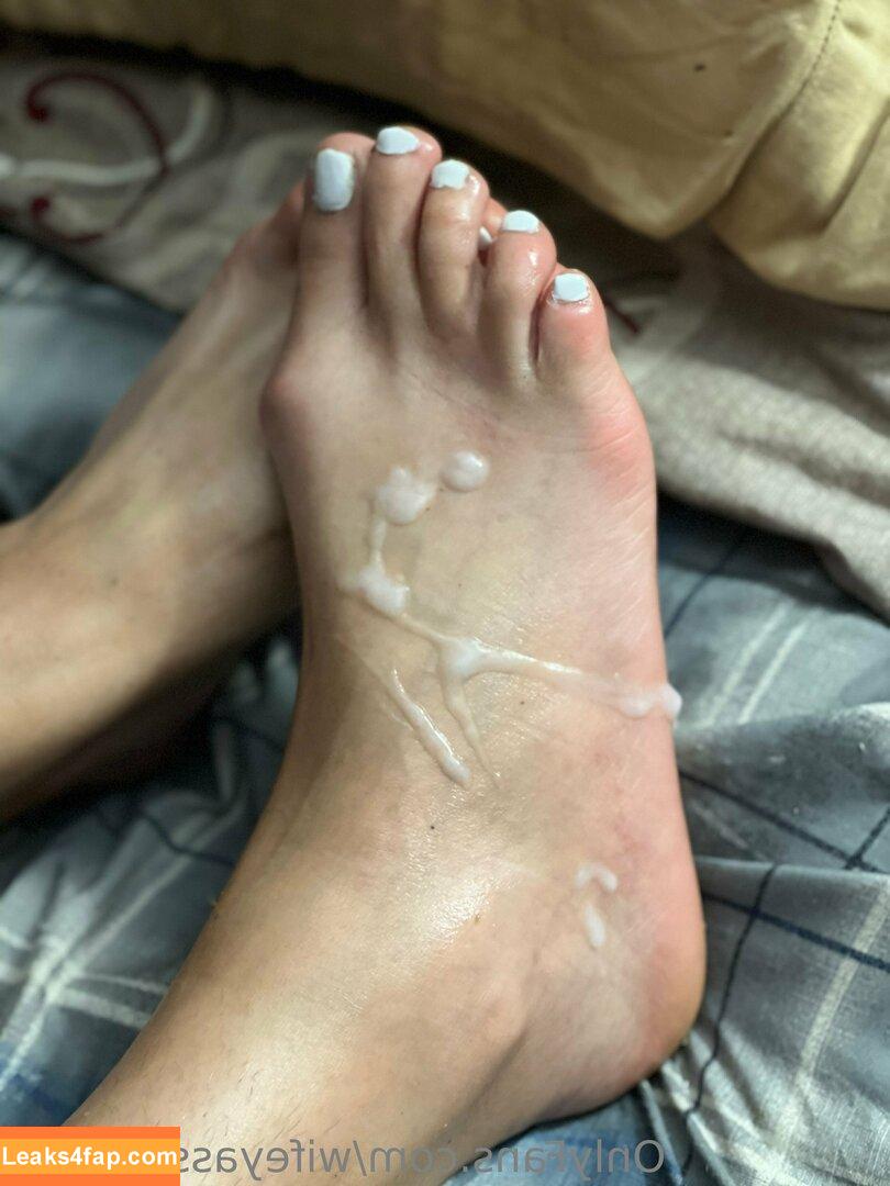 wifeyassandfeet /  leaked photo photo #0002