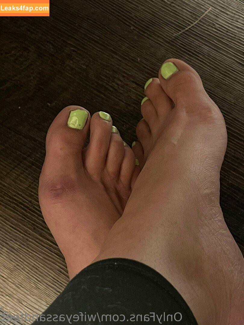 wifeyassandfeet /  leaked photo photo #0016