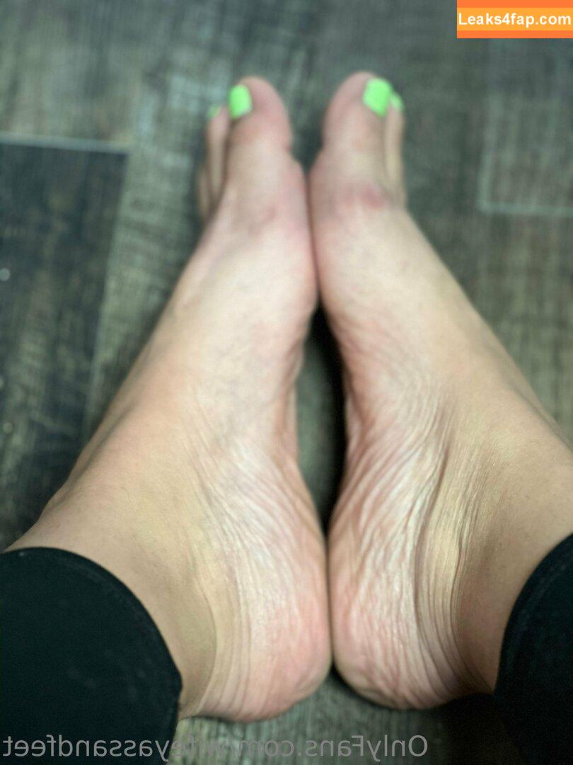 wifeyassandfeet /  leaked photo photo #0018