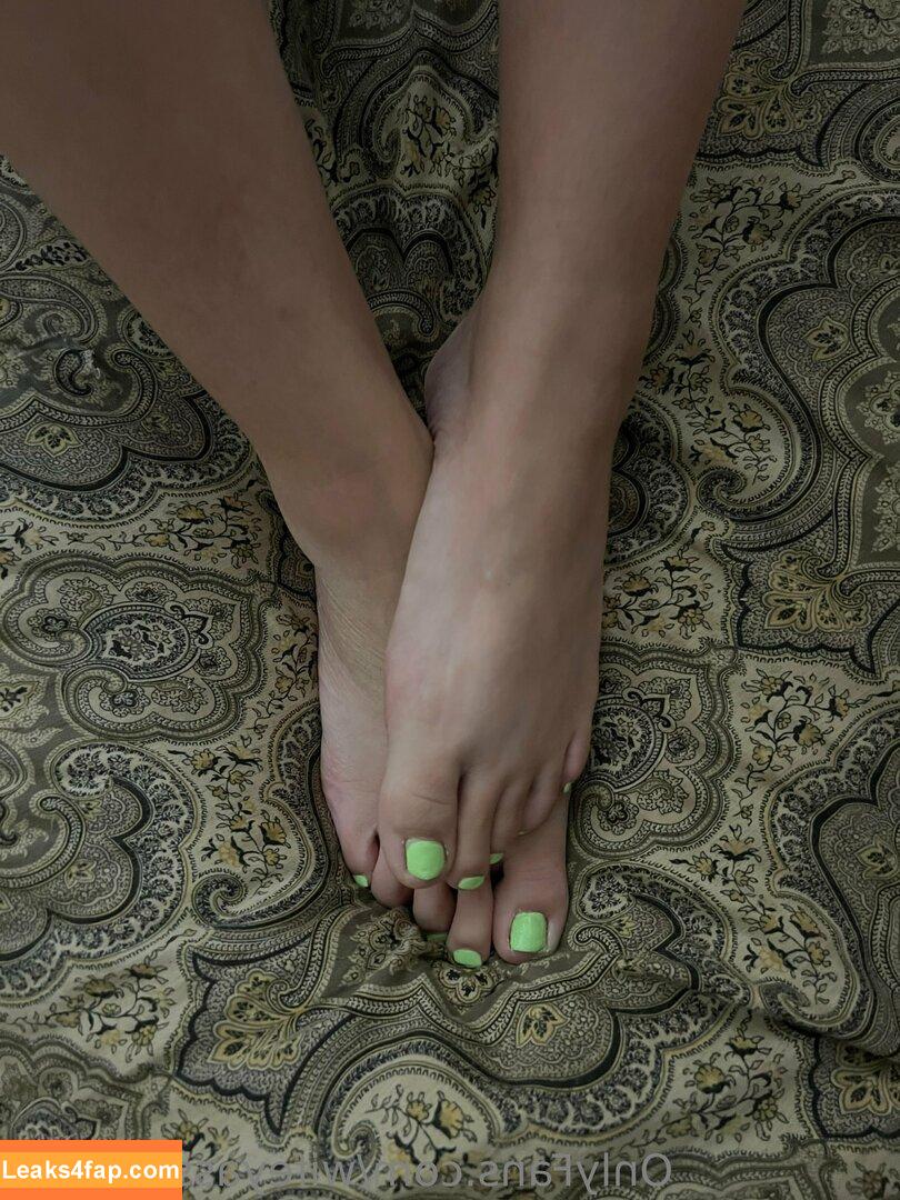 wifeyassandfeet /  leaked photo photo #0038