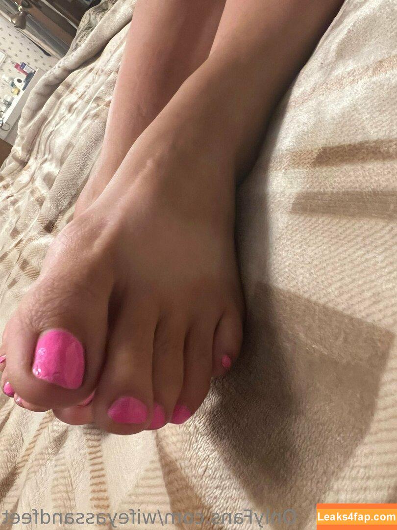 wifeyassandfeet /  leaked photo photo #0077