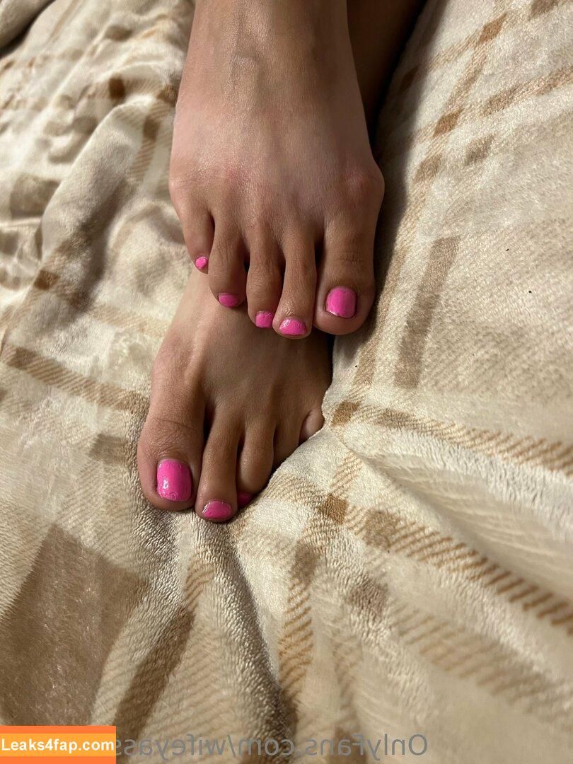 wifeyassandfeet /  leaked photo photo #0080