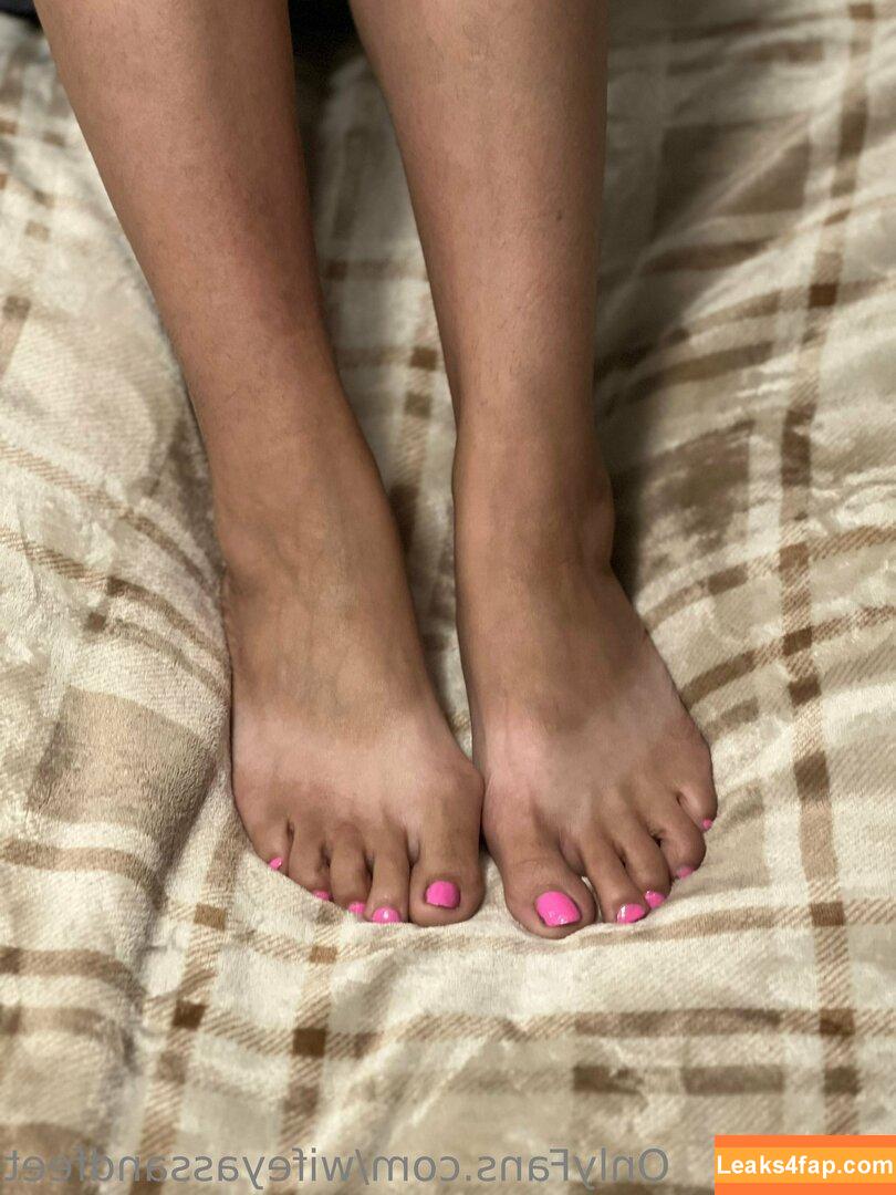 wifeyassandfeet /  leaked photo photo #0082