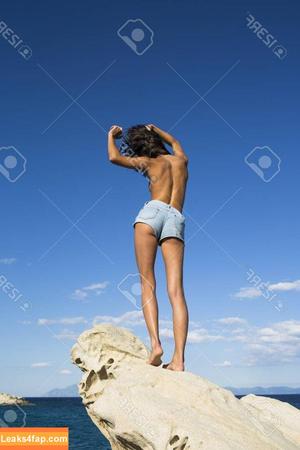 Windy Girl photo #0002