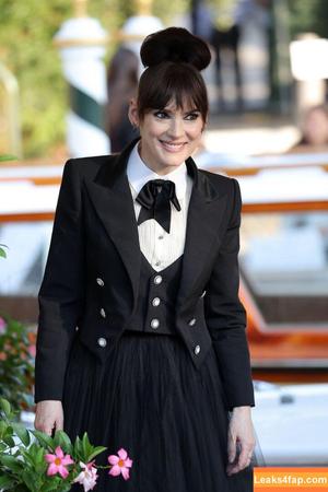 Winona Ryder photo #0196