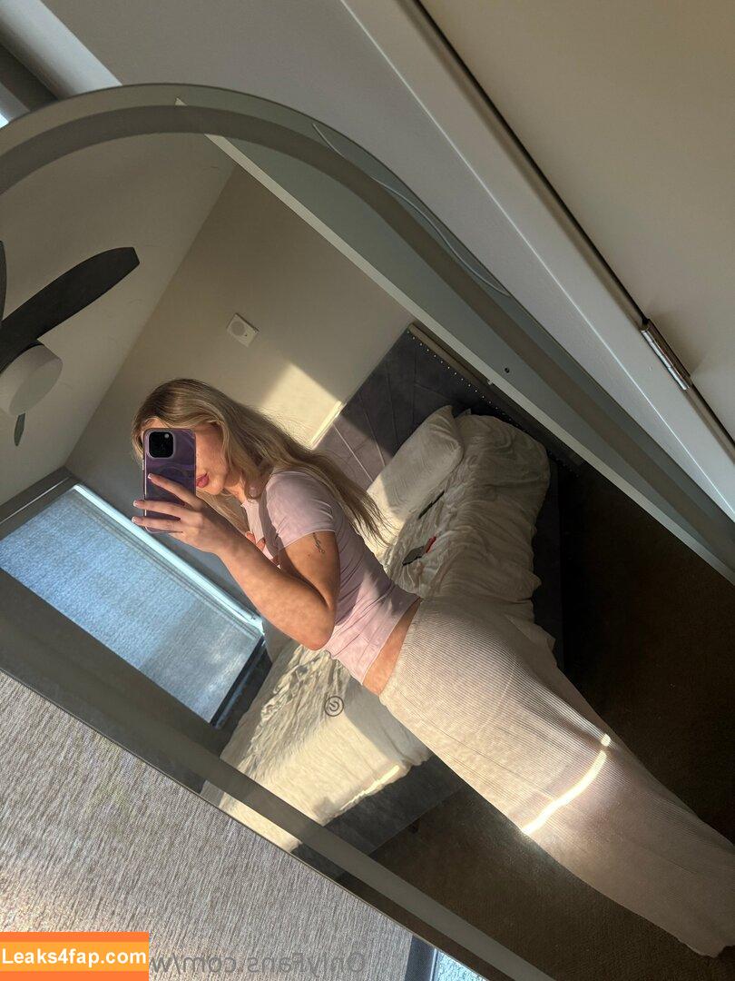 winterrrayne / winterrayne__ leaked photo photo #0010
