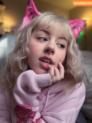 Women With Fangs photo #0003