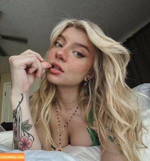 Women With Fangs photo #0006