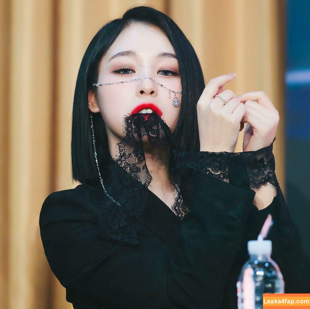 WomenK-pop /  leaked photo photo #0044