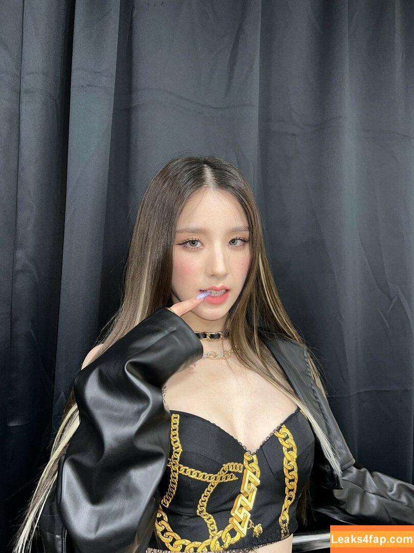 WomenK-pop /  leaked photo photo #0084