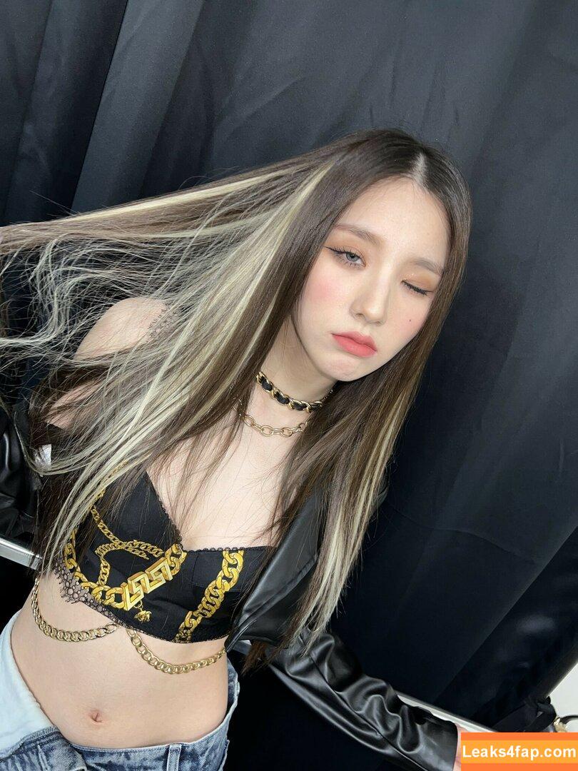 WomenK-pop /  leaked photo photo #0088
