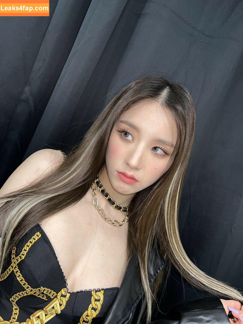 WomenK-pop /  leaked photo photo #0089
