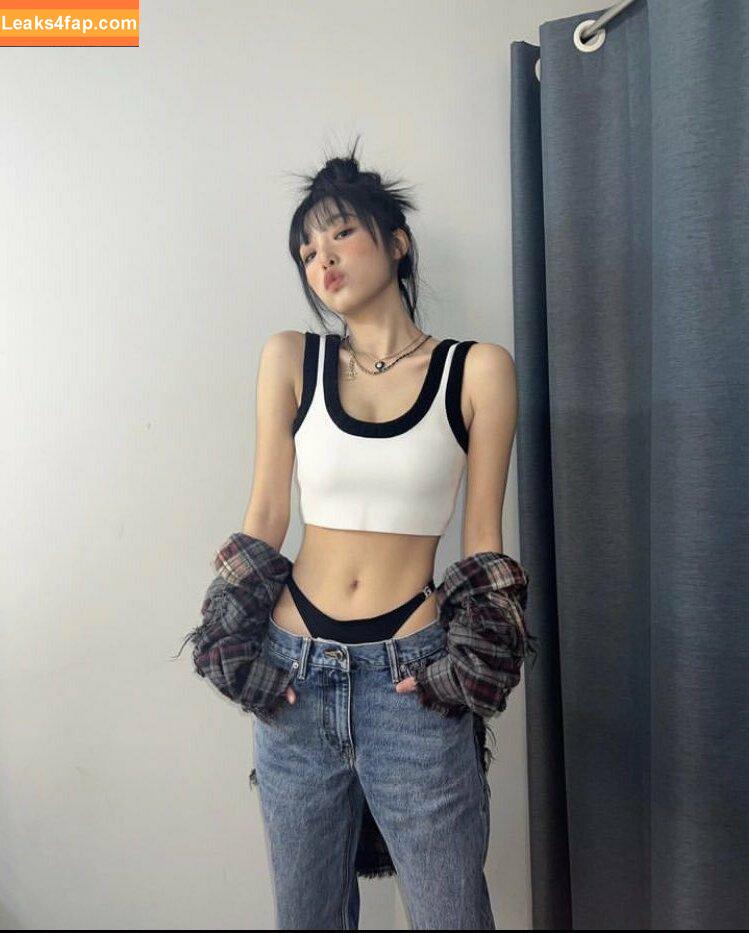 WomenK-pop /  leaked photo photo #0141