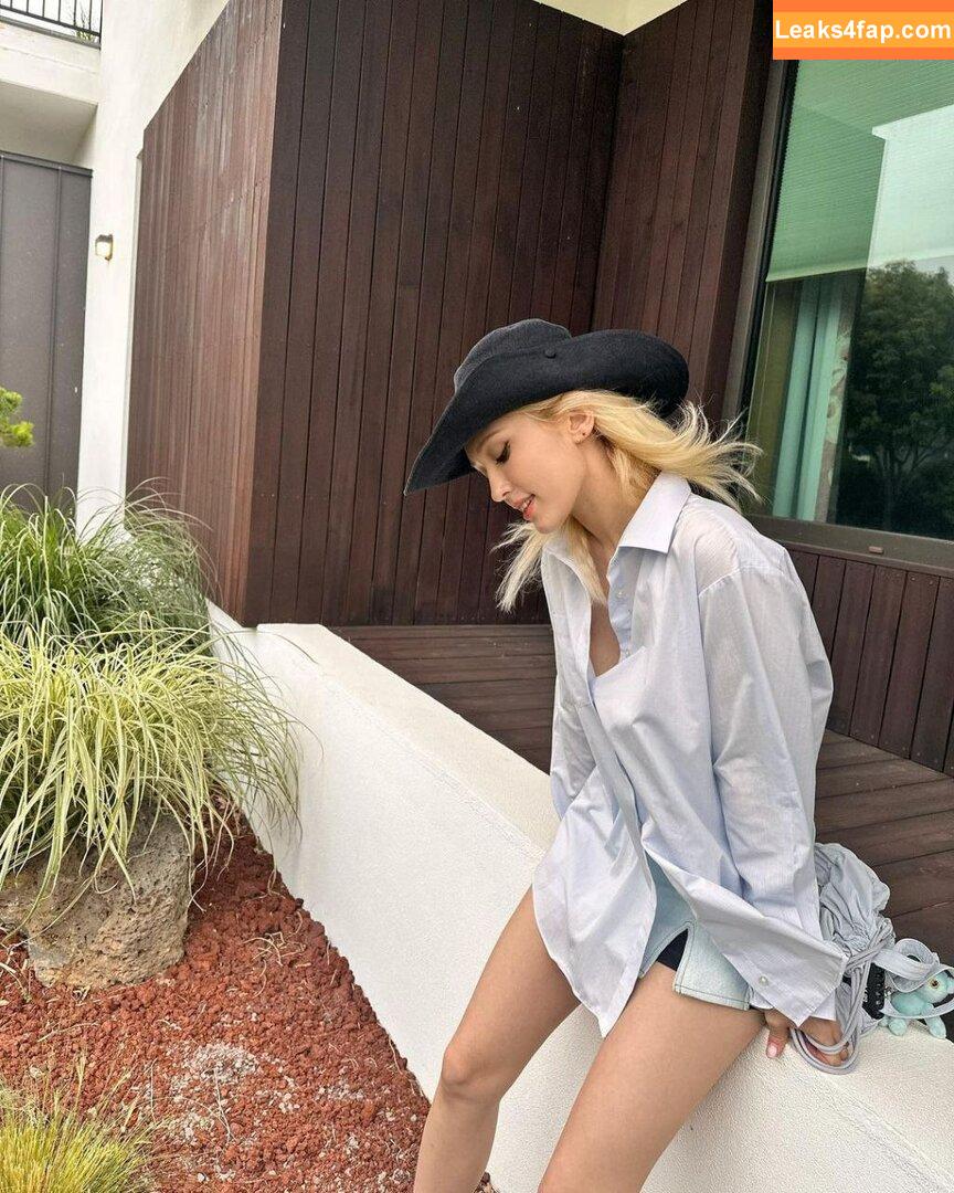 WomenK-pop /  leaked photo photo #0244