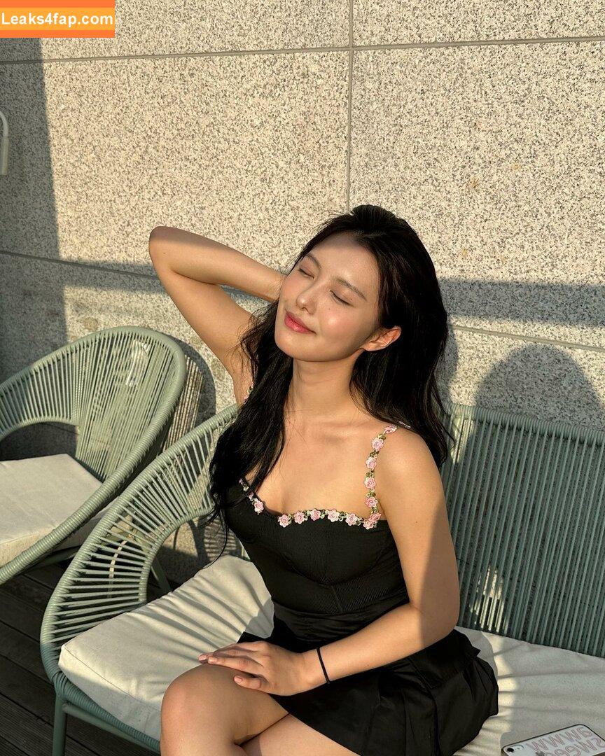 WomenK-pop /  leaked photo photo #0317