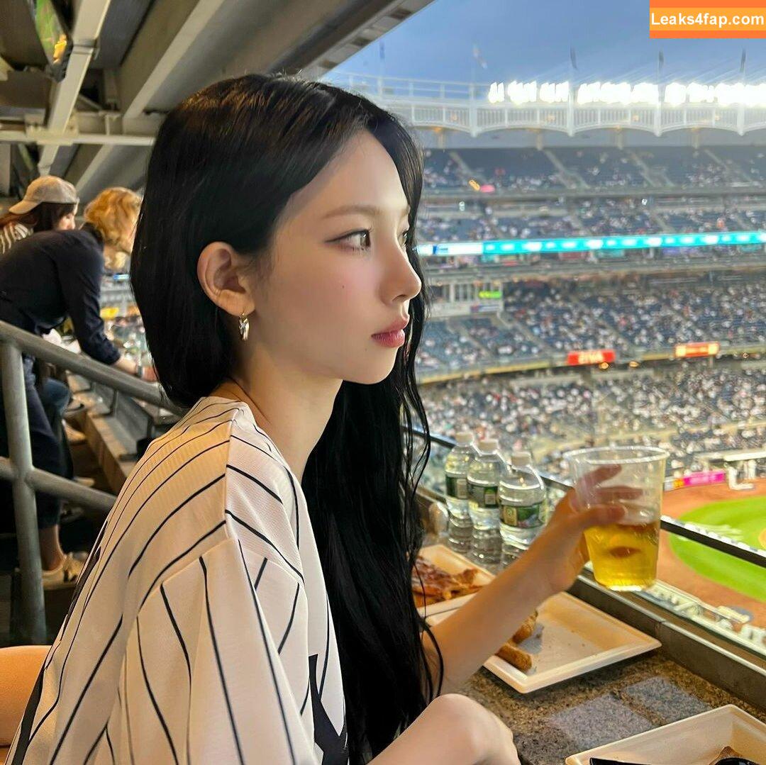 WomenK-pop /  leaked photo photo #0327