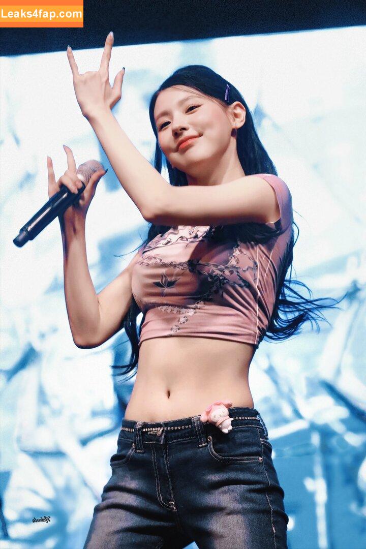 WomenK-pop /  leaked photo photo #0381