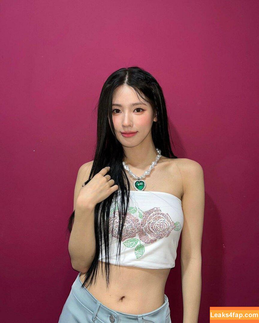 WomenK-pop /  leaked photo photo #0382