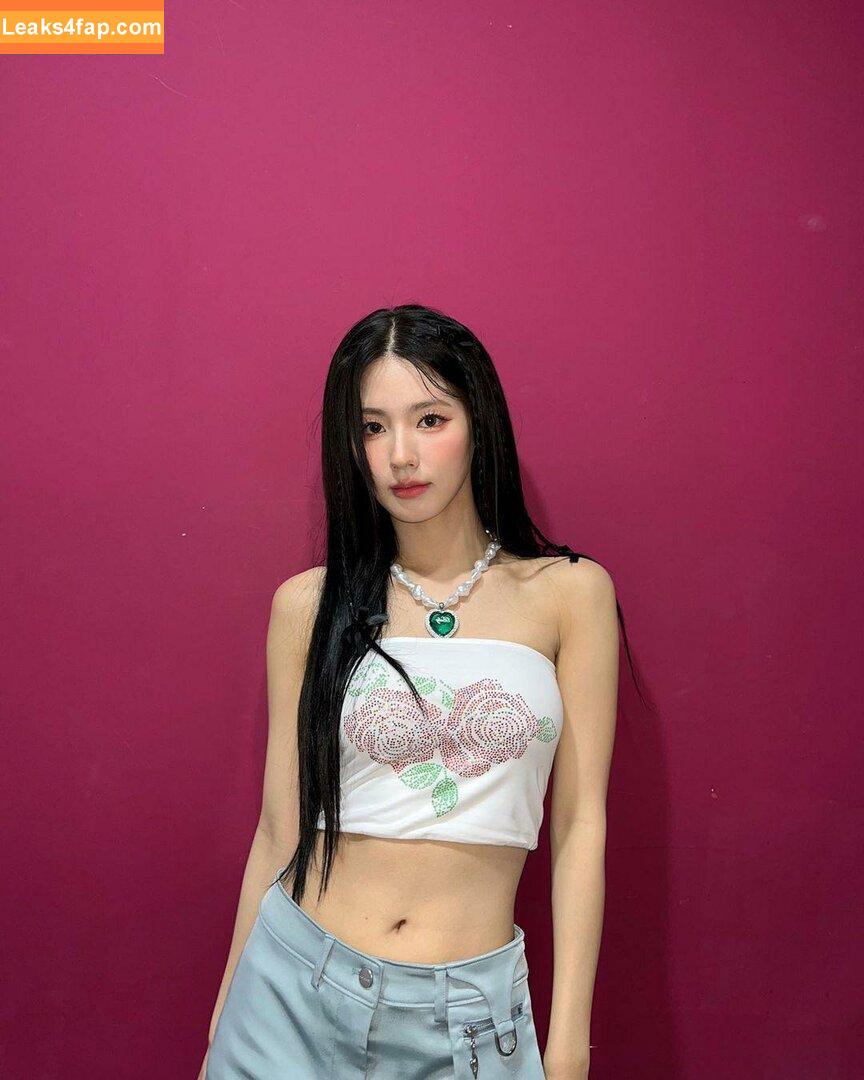 WomenK-pop /  leaked photo photo #0385