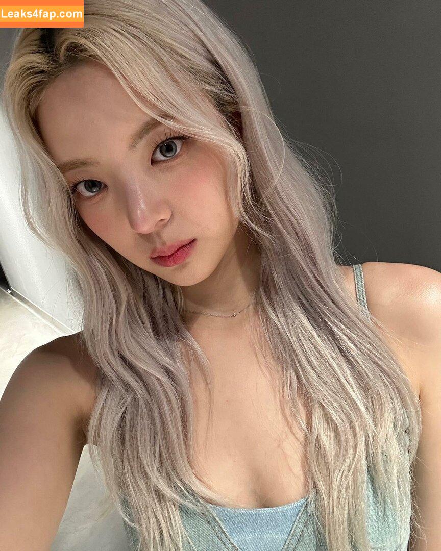 WomenK-pop /  leaked photo photo #0424