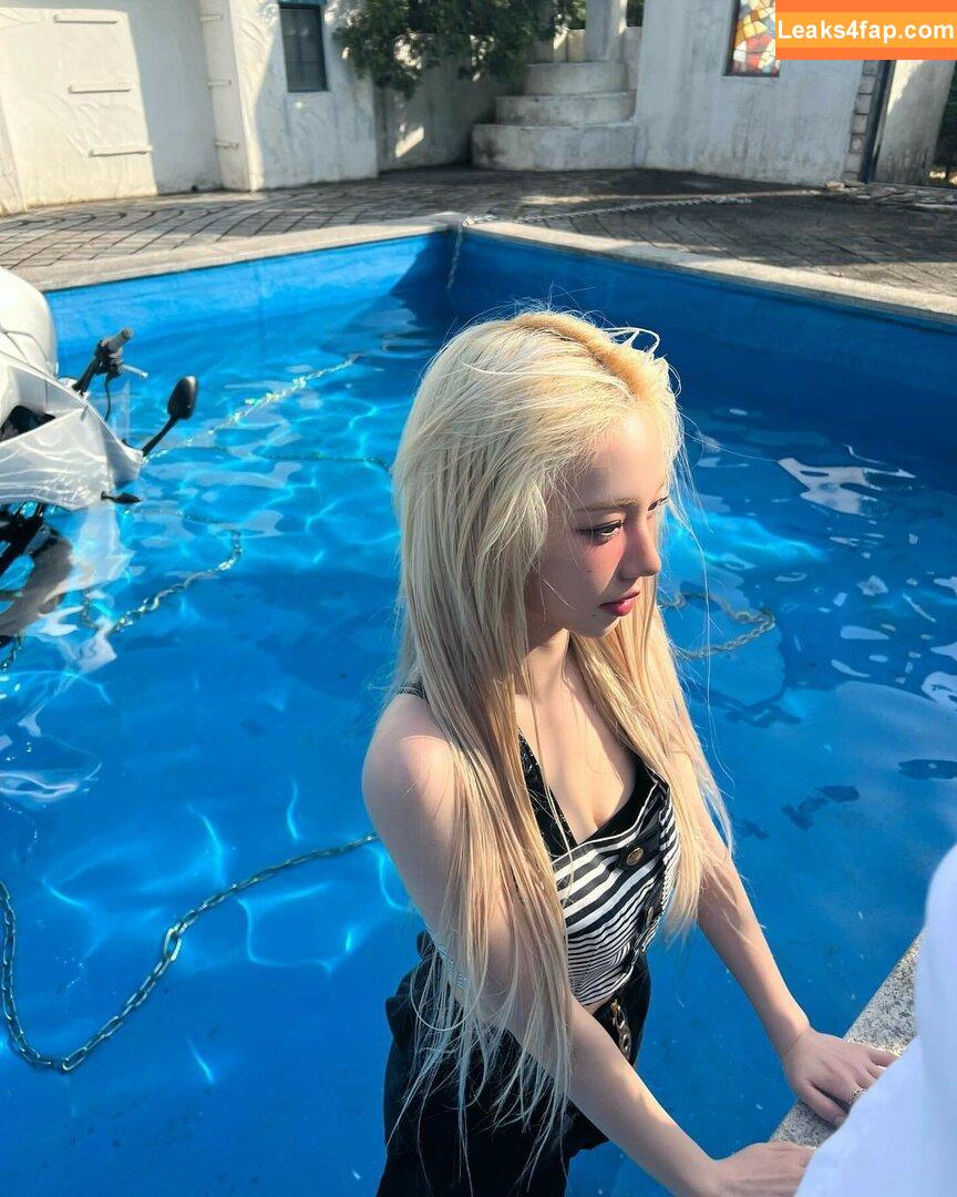 WomenK-pop /  leaked photo photo #0527