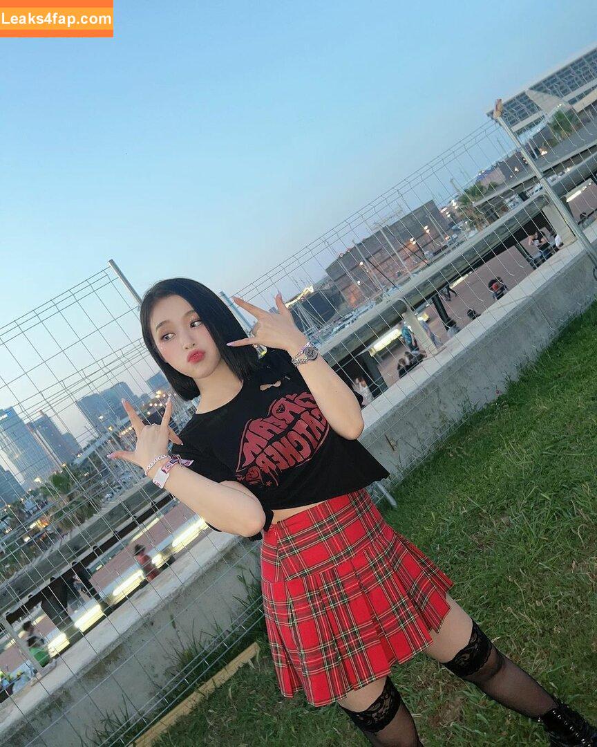 WomenK-pop /  leaked photo photo #0696
