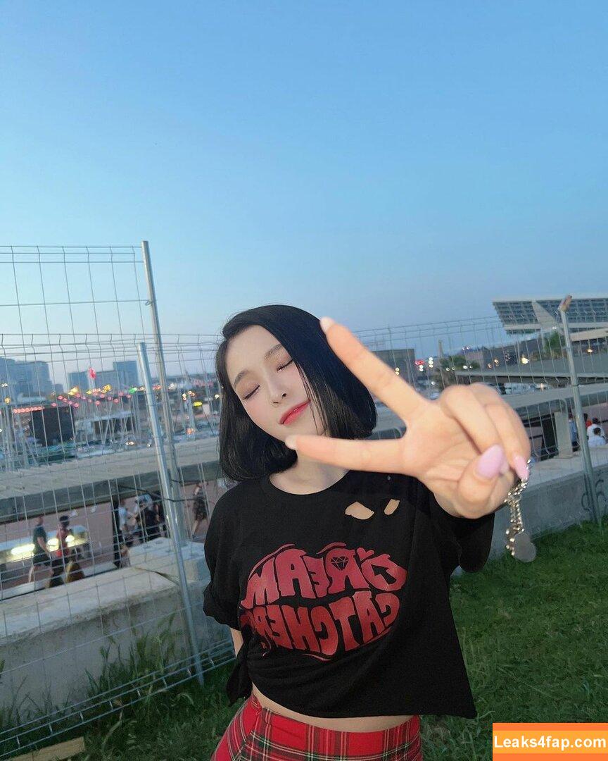 WomenK-pop /  leaked photo photo #0697
