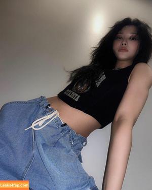 WomenK-pop photo #0035