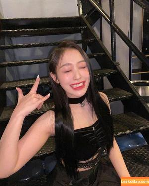 WomenK-pop photo #0064
