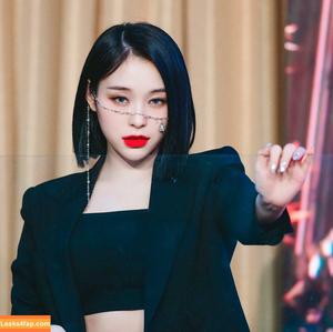WomenK-pop photo #0077