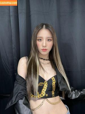WomenK-pop photo #0085