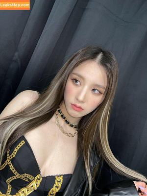WomenK-pop photo #0089