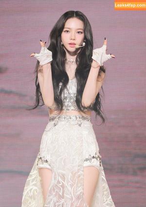 WomenK-pop photo #0204