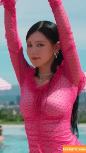 WomenK-pop photo #0281
