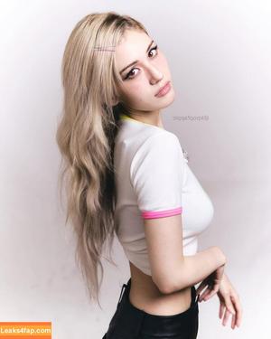 WomenK-pop photo #0325