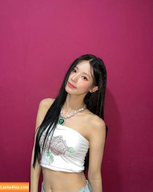 WomenK-pop photo #0378
