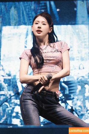 WomenK-pop photo #0384