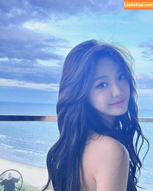 WomenK-pop photo #0432