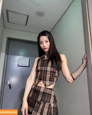 WomenK-pop photo #0439
