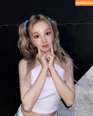 WomenK-pop photo #0452
