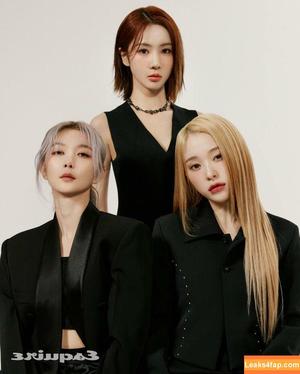 WomenK-pop photo #0543