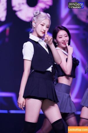 WomenK-pop photo #0574