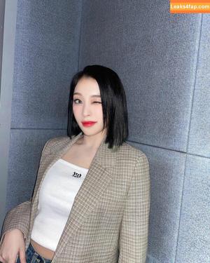 WomenK-pop photo #0671
