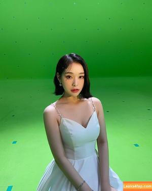 WomenK-pop photo #0692