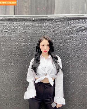 WomenK-pop photo #0694