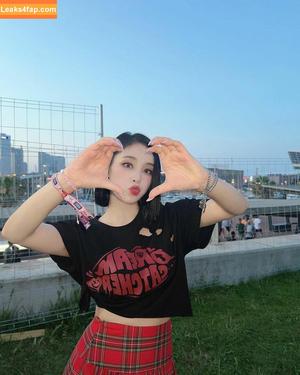 WomenK-pop photo #0700