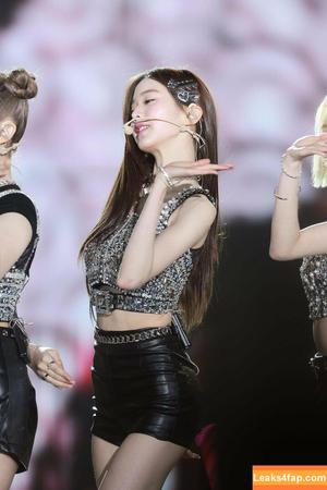 WomenK-pop photo #0712
