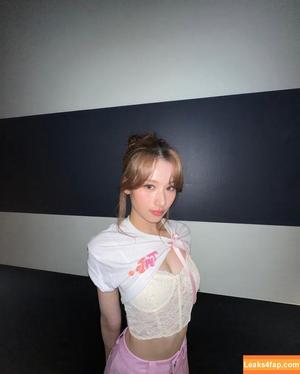 WomenK-pop photo #0726